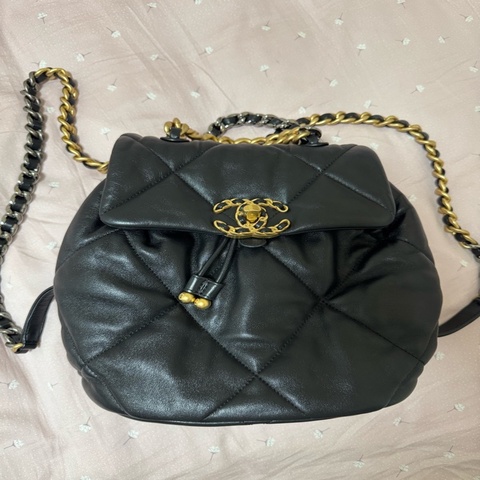 Chanel 19經典大菱格紋後背包 晶片款