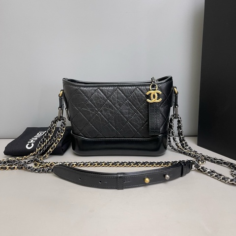 Chanel香奈兒黑金全皮菱格小號流浪包芯片款