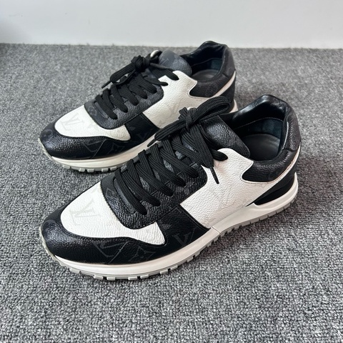 Louis Vuitton 路易威登 LV 新款Runaway 黑白老花休閒運動鞋/尺碼：40碼 6碼
