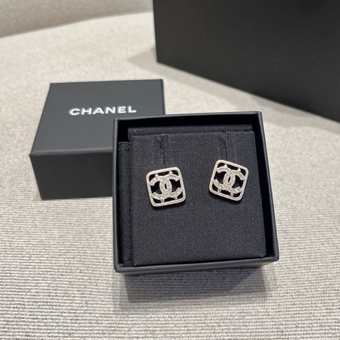 Chanel 香奈兒 Logo 雙C 方型鏤空 水鑽耳釘 銀色