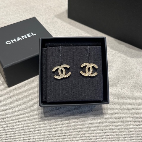 🌷經典不敗款！Chanel 香奈兒 雙C滿鑽耳釘