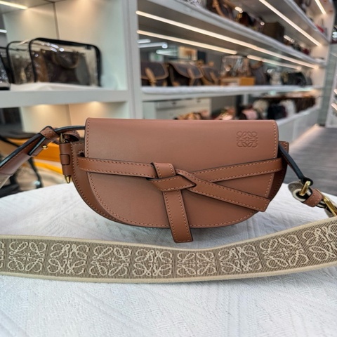 99新羅意威 Loewe Gate mini焦糖色馬鞍包 尺寸21x9x12cm