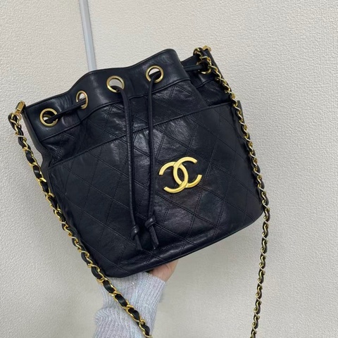 「JL精品代購」 9新 Chanel深藍金大logo菱格紋水桶包