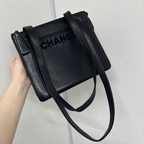 「JL精品代購」 9新 Chanel黑色羊皮logo刺繡托特包