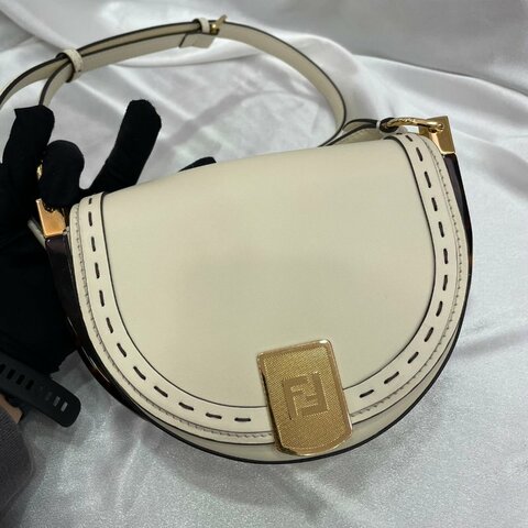 芬迪 Fendi Moonlight 馬鞍包 奶油白 金扣