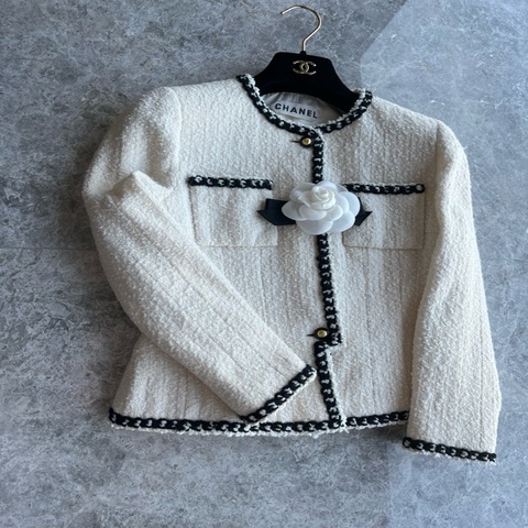 Chanel 中古白色山茶花外套~~