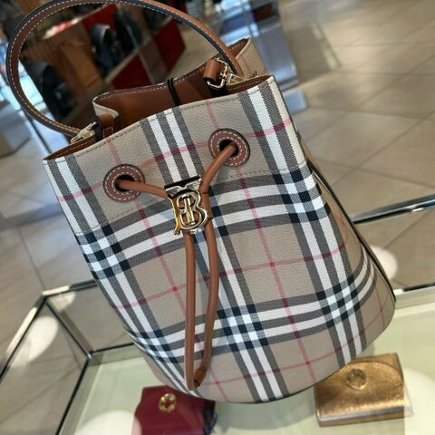 BURBERRY 專櫃女款花格纹水桶包