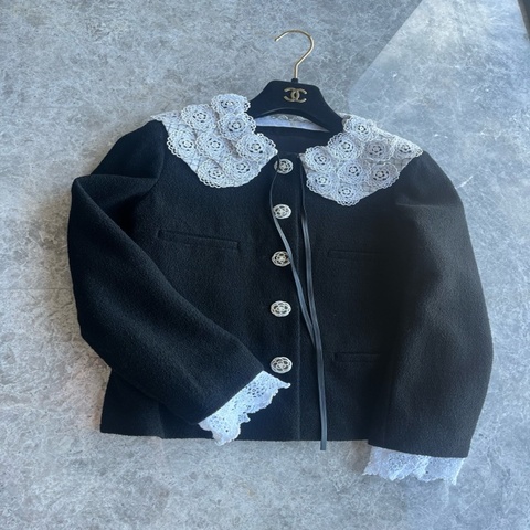 Chanel 15年餐厅系列黑白娃娃领外套fr34~~