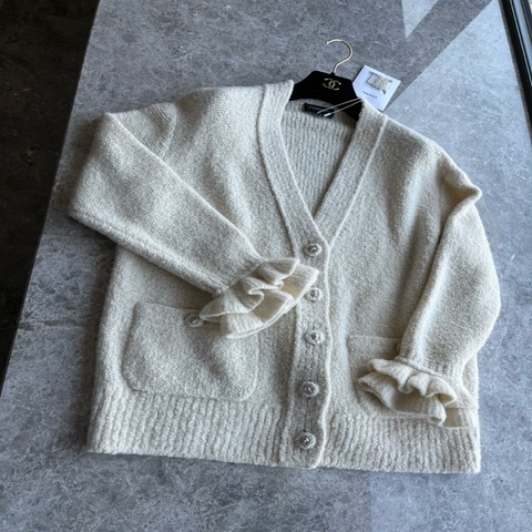 Chanel 24k奶白色喇叭袖针织外套fr38~~