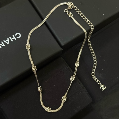 Chanel 七花蛇骨choker項鍊