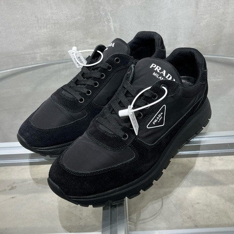 Prada/普拉達 黑色三角標 休閒鞋 尺碼/UK9.5 43.5碼
