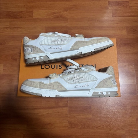 Lv Trainer卡其魔術貼 路易威登低幫板鞋 卡其色 42碼