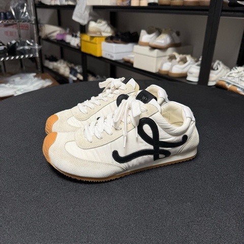 LOEWE羅意威 Ballet Runner 2.0 白色薄底鞋 36碼