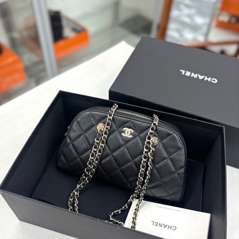 Chanel 26P黑金荔枝牛皮mini保齡球單肩包