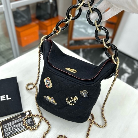 香奈兒Chanel 漢堡系列 黑色毛呢拼皮徽章水桶包手提包單肩包斜挎包