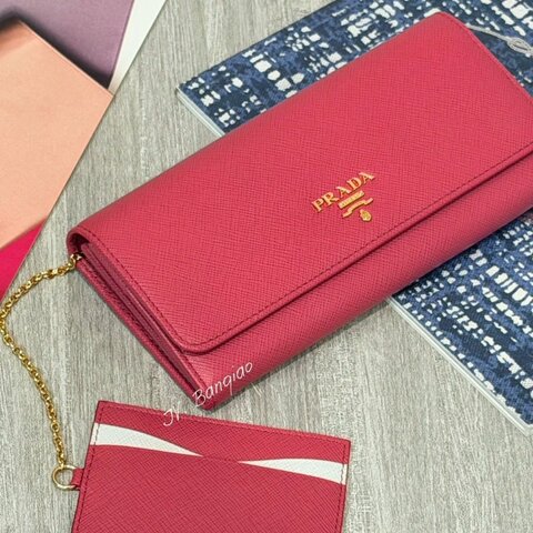 JS1214-PRADA 粉色防刮牛皮金釦下蓋長夾 1MH132