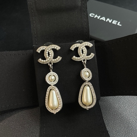 CHANEL/香奈兒雪地系列雙C滿鑽水滴珍珠耳環
