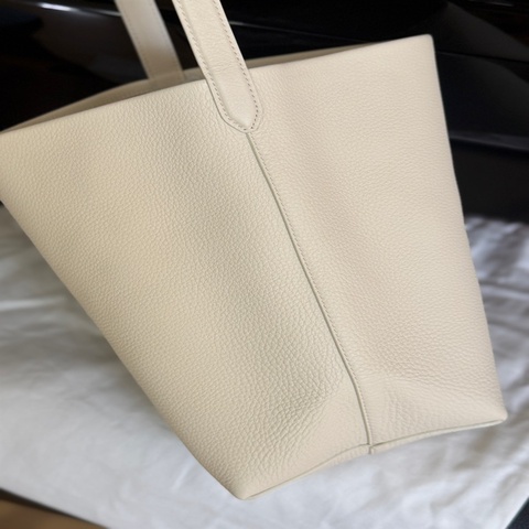 The row park tote bag medium 中號水桶包小牛皮 ivory象牙白