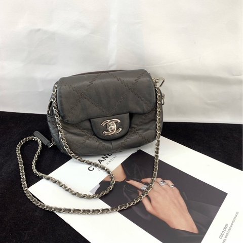 Chanel • 經典黑銀外縫線羊皮方胖子