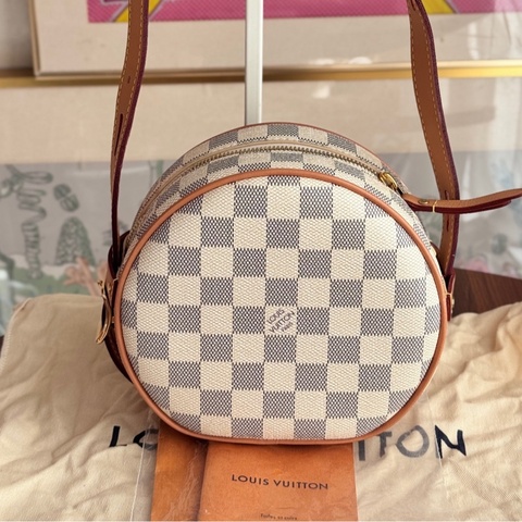 99新 Louis Vuitton 路易威登 LV 白棋盤格小圓餅 斜挎包 軟餅小號 直徑18cm