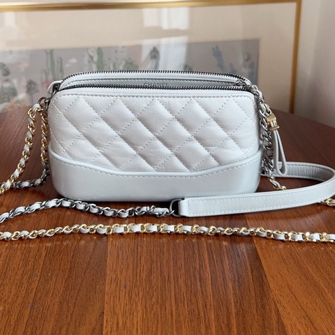CHANEL  香奈兒chanel mini流浪包 珠光珍珠灰色 灰白色  28開 有塵袋