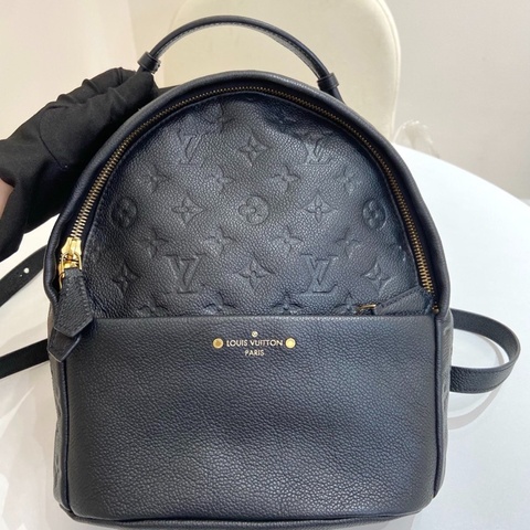 Louis Vuitton • 經典老花黑色全皮壓紋迷你小書包