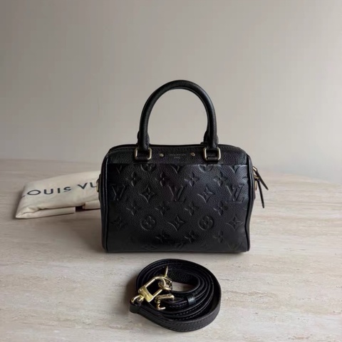 Louis Vuitton • 經典黑色老花全皮壓紋Speedy 20 #🈶原廠背帶