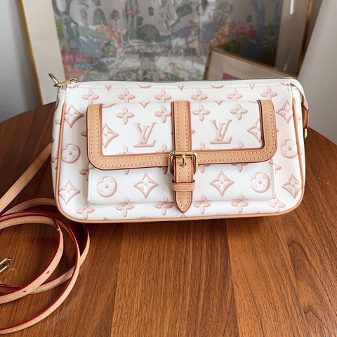 Louis Vuitton 路易威登 LV 沙丘色 maxi multi pochette法棍包 芯片款 金扣 可調節肩帶 尺寸25*15*5.5