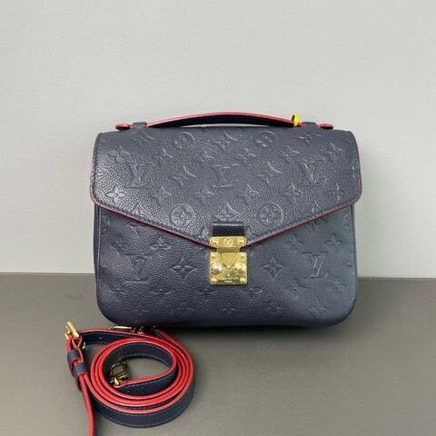 Louis Vuitton 全皮深藍色壓花Metis郵差包