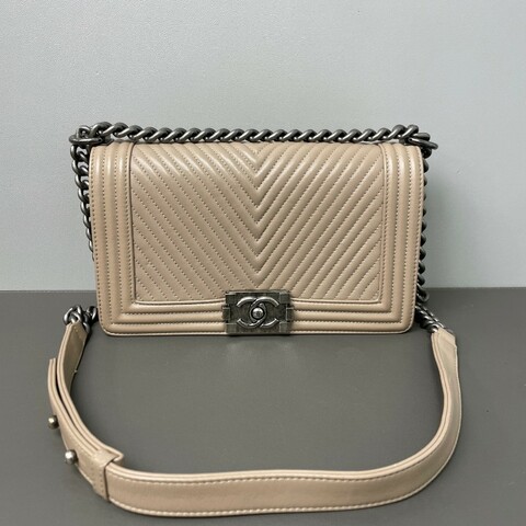 Chanel 中號V紋牛皮Leboy鏈條包 25cm