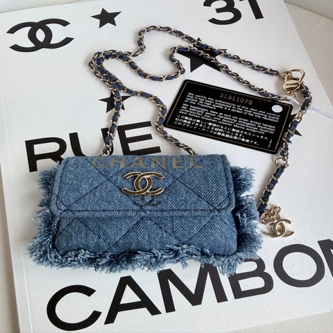 CHANEL✨塗鴉字母牛仔丹寧鏈條卡包翻蓋包 31開