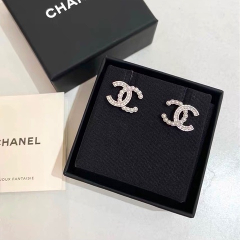 【超新款式✨適合送禮👍🏻】Chanel 2025年 銀色雙C系列耳環 珍珠水鑽