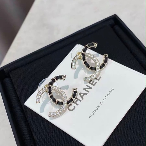 【全套適合送禮✨絕版稀有款❤️】Chanel 新款編織雙C閃鑽耳釘