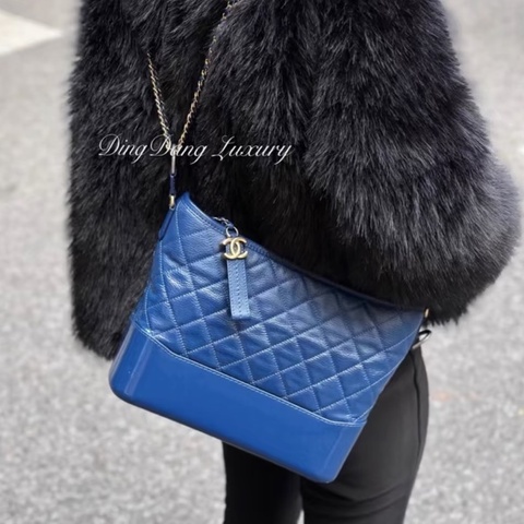Chanel香奈兒經典Gabrielle 克萊因藍字母手柄金釦流浪包小號大全配有購證 🍧