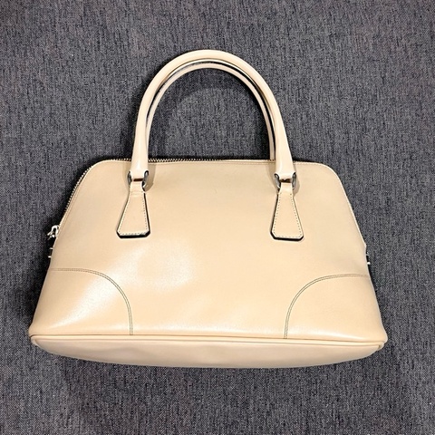 PRADA 奶茶色貝殼包 義大利製