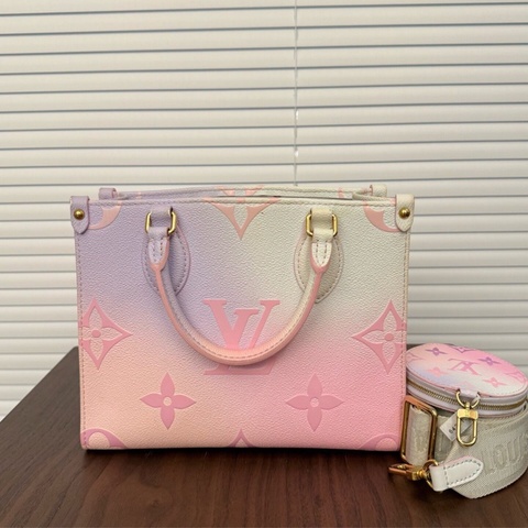 【夢幻少女心💜全網甜甜價✨】LV On The Go PM 托特包 夢幻粉紫漸層 Sunrise Pastel 芯片款