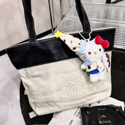 【今年復刻款式✨全網最甜價❤️‍🔥】Chanel熊貓色🐼全羊皮托特包