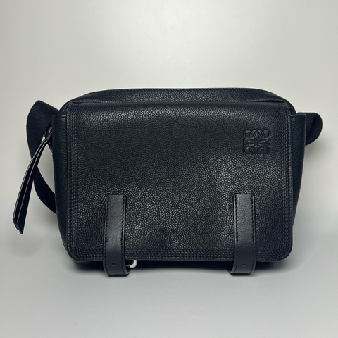 Loewe 羅意威 黑色單肩郵差包