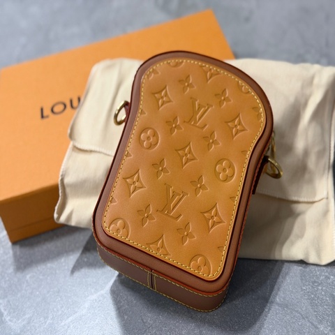 LV Toast Bag Wearable Wallet M26984