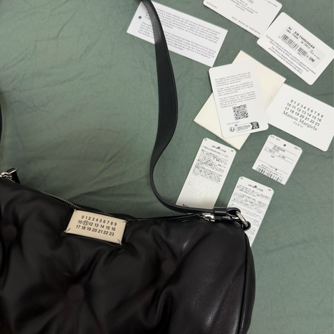 Margiela Glam Slam 枕頭圓筒包