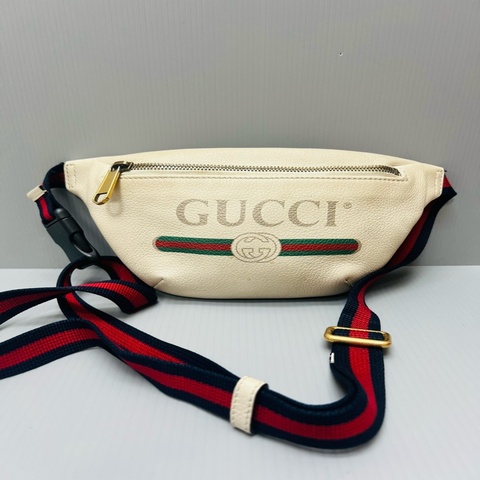 Gucci 胸口斜背包