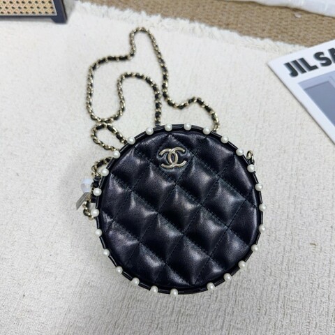 Chanel  圓餅包mini牛皮 黑色帶珍珠
