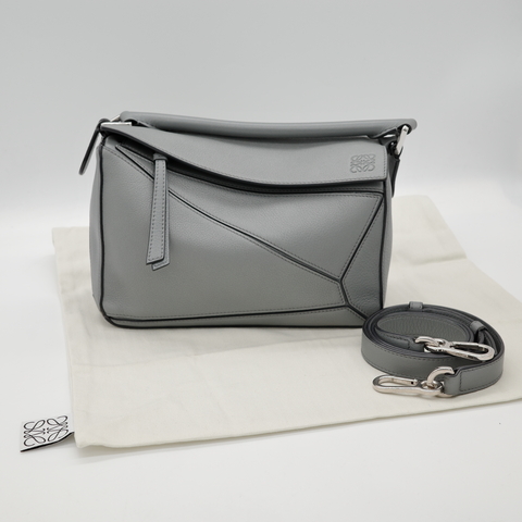Loewe Puzzle 小號 銀灰色 珠光 牛皮 斜背包 手提包 附背帶