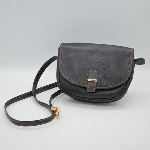 Loewe 中古包 黑色 牛皮 Anagram壓紋 馬鞍包 斜背包