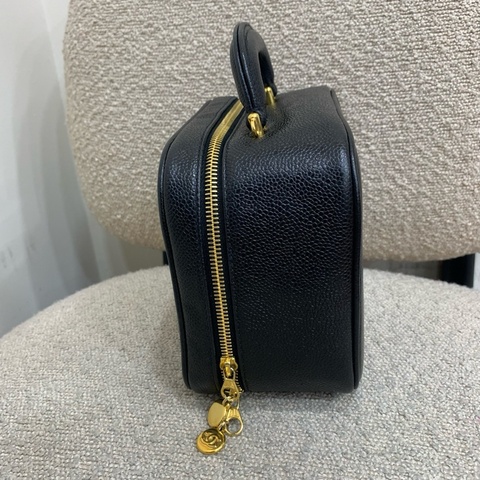 chanel 黑金中古化妝包盒子包 底長20 全原始好成色 鐳射清晰帶身份卡。