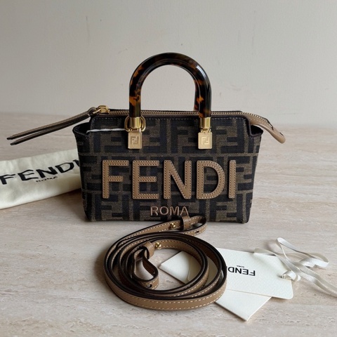 Fendi芬迪 by the way 老花 波士頓手提包 小號