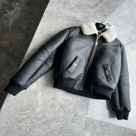 Chanel26B黑色毛领皮衣棉服fr36~~