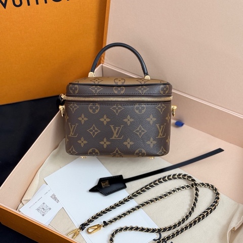 Louis Vuitton • 經典焦糖拼色老花Vanity化妝包 #芯片款✨#99🆕閒置#大全配🈶購證