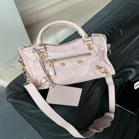 Balenciaga 巴黎世家櫻花粉mini機車包。