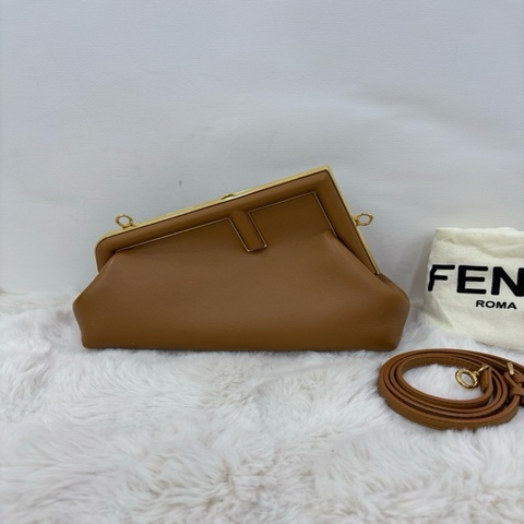 Fendi芬迪  First F形搭扣 小羊皮 手拿包 焦糖色雲朵包斜挎包